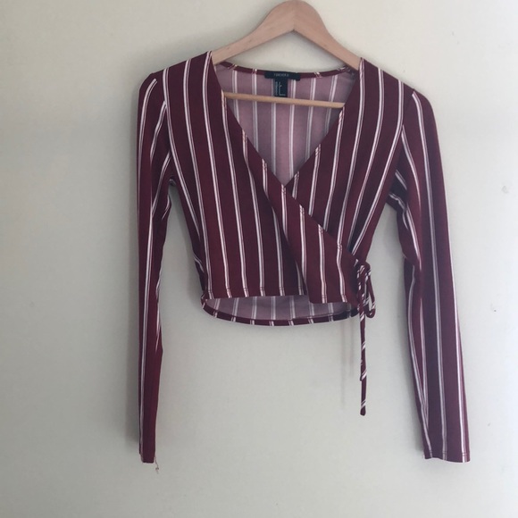 Red striped crop top - Picture 2 of 3